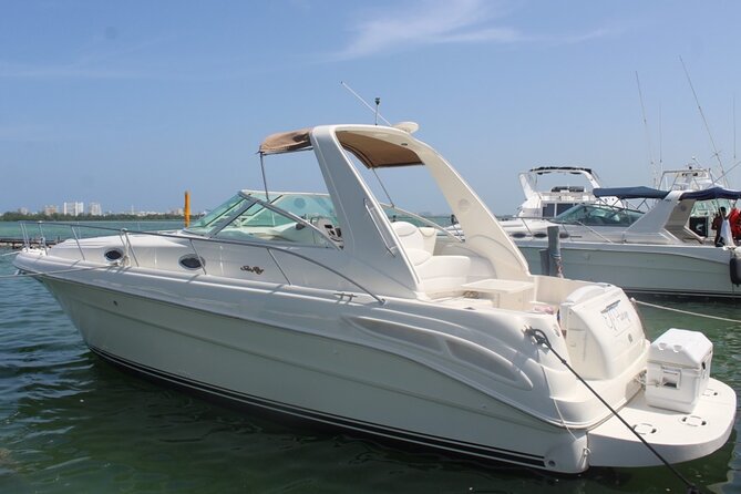 2-hour Private Sunset Cruise on a luxury yacht in Cancun Bay 25P18 - A private sunset on Cancun Bay
