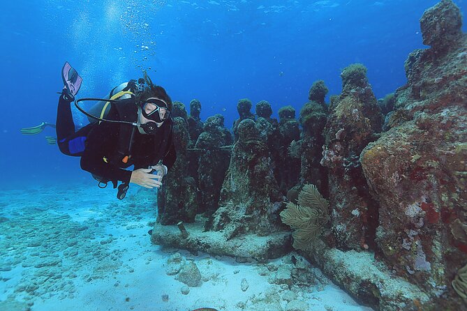 2 Tanks Dives Cancun Underwater Museum for Certified Divers - MUSA at 8 meters is an easy introduction