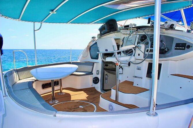 4hrs / 46ft Catamaran Private Charter From Cancun to Isla Mujeres - Drinks, music, and the open-bar setup