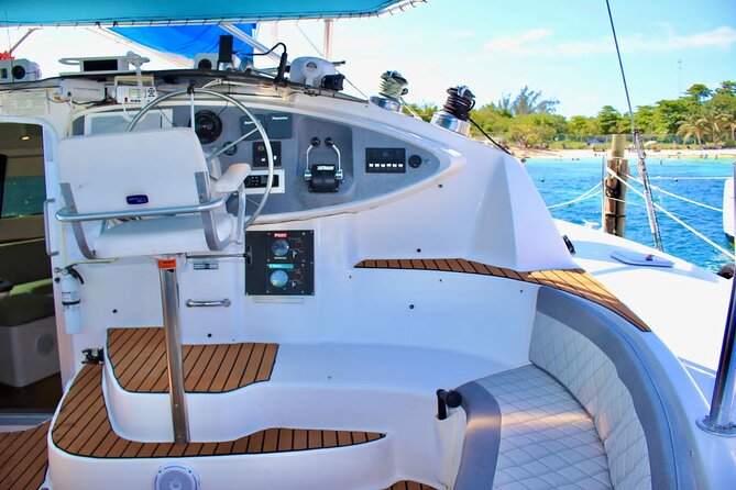 4hrs / 46ft Catamaran Private Charter From Cancun to Isla Mujeres - How the $1,700 price works for different groups