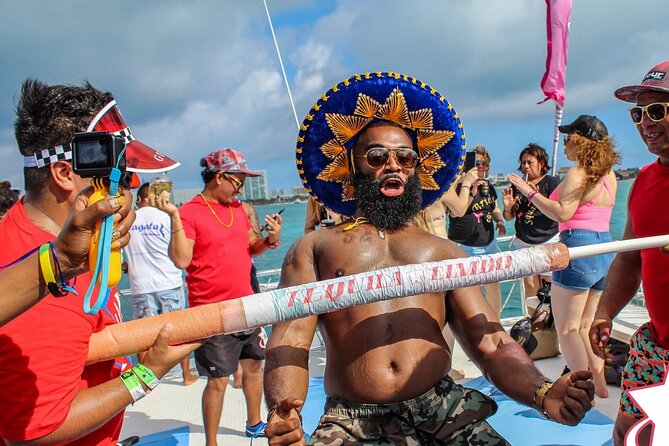Adults only Hip Hop Sessions Boat Party Cancun - Champagne showers, games, and the social side