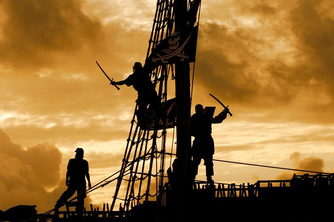 Be amazed with PIRATE SHOW in Cancun, includes Dinner & Open Bar - The pirate battle arrives after nightfall