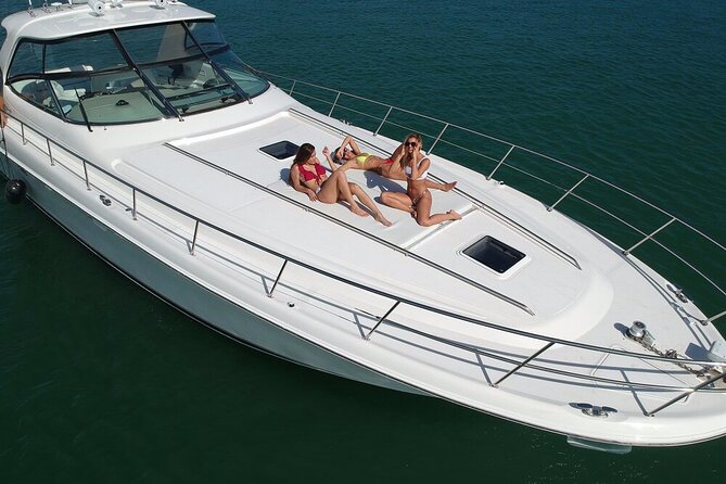Beautiful SUNDANCER 60ft Private yacht / 18PAX 25P15 - Leaving Cancun Bay for Isla Mujeres