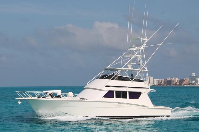 Biggest Luxury Yacht Boat Best in Cancun up to 28 pax - Snorkeling with the included equipment