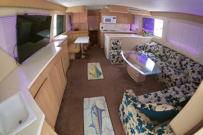 Biggest Luxury Yacht Boat Best in Cancun up to 28 pax - Who will get the most from this yacht