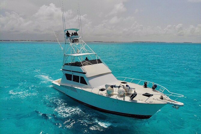 Biggest Luxury Yacht Boat Best in Cancun up to 28 pax - Cruising toward Isla Mujeres