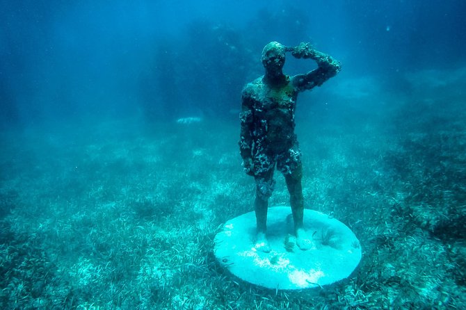 Breathtaking experience driving a speedboat in Cancun with Snorkeling included - The practical issue of getting on the boat