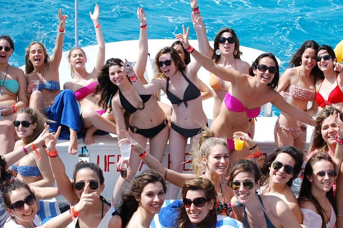 Cancun Adults Only Party Cruise to Isla Mujeres with Open Bar - Sailing out with the open bar