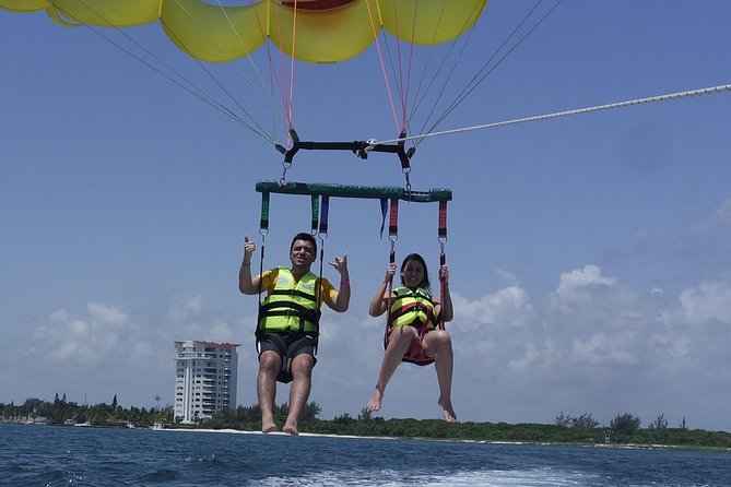 Cancun Adventure: Reef Snorkeling & Parasailing Experience - The small boat advantage