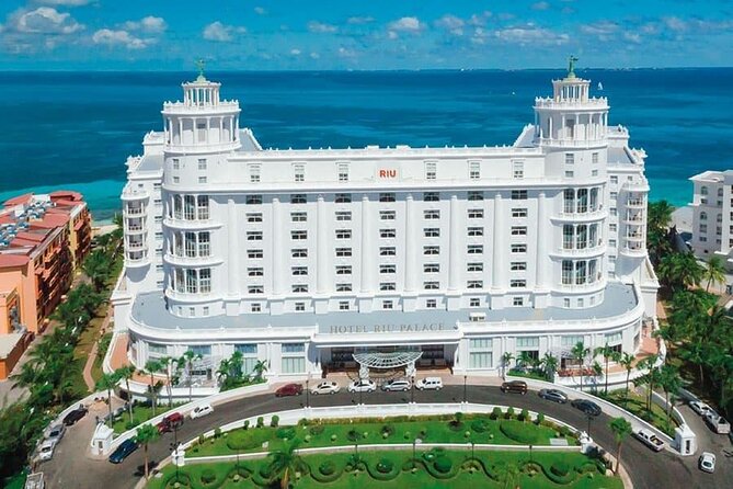 Cancun Airport and Hotel Riu Palace Las Americas Private Shuttle - From Cancun Airport to the Riu Palace in about 30 minutes