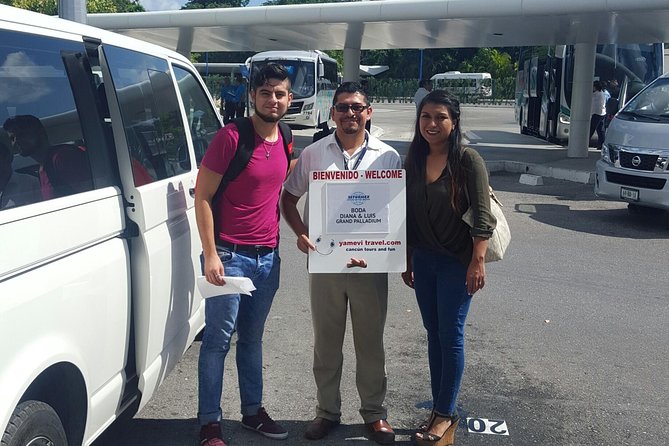 Cancun Airport Small-Group Transfer to Cancun Hotels - Finding the representative after customs