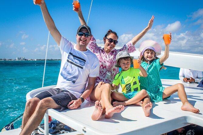Cancun All Inclusive Catamaran Tour to Isla Mujeres - Lunch and beach-club time on Isla Mujeres