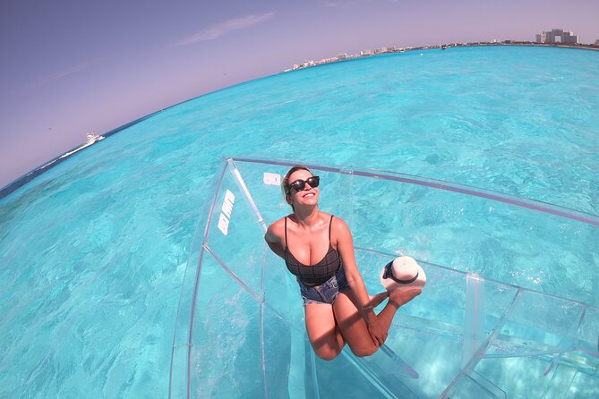 Cancún Clear Boat 90 minutes tour perfect for photos and families - What the clear boat adds to a Cancún outing