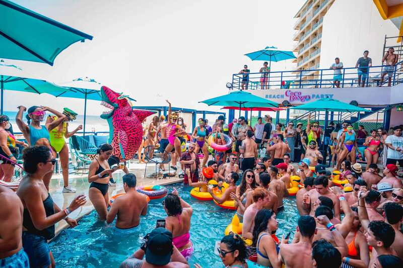 Cancún: Coco Bongo Beach Party Celebrity Package - Lockers, towels, and a small but important warning