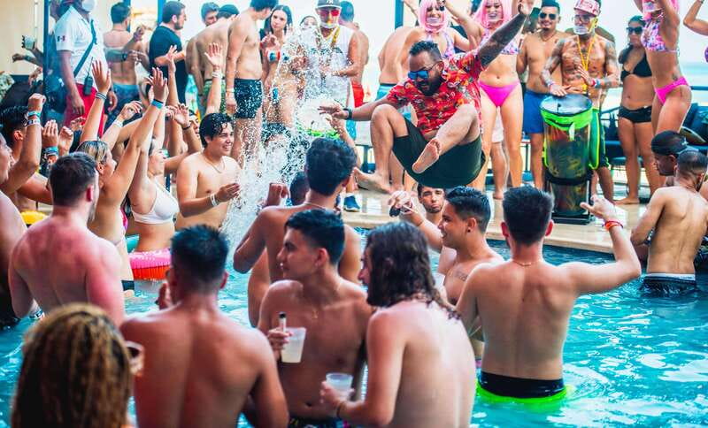 Cancún: Coco Bongo Beach Party Experience - Drinks, Snacks, and the Package Details