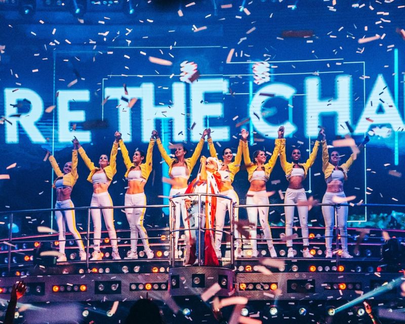 Cancun: Coco Bongo Nightclub Experience - Crowds, seating, and comfort