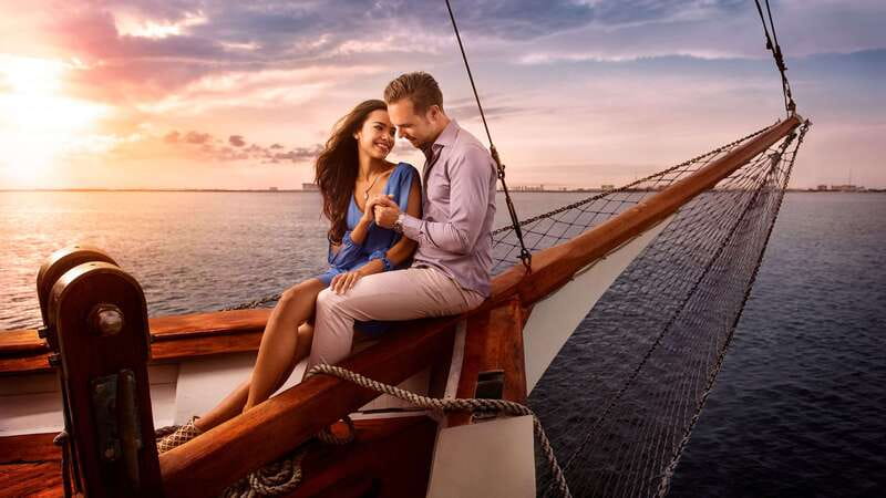 Cancun: Columbus The Romantic Dinner Cruise - Choosing between ribeye, lobster, and vegetarian dinner