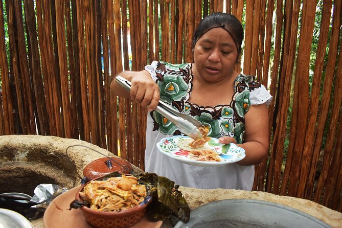 Cancun: Discover the Hidden Treasures: Exploring 3 Jungle Cenotes - What the guides add to the day