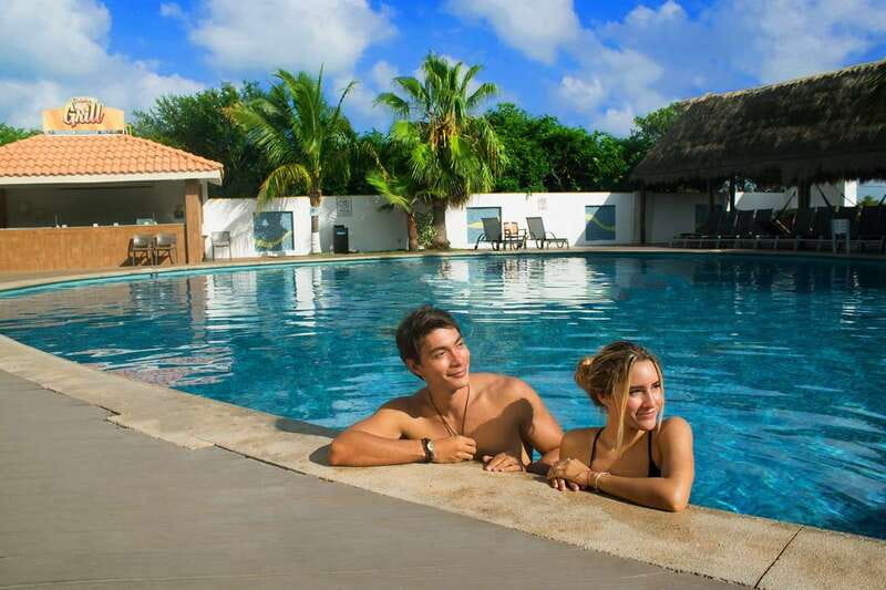 Cancún: Dolphin Encounter on Isla Mujeres with Buffet - FAQ