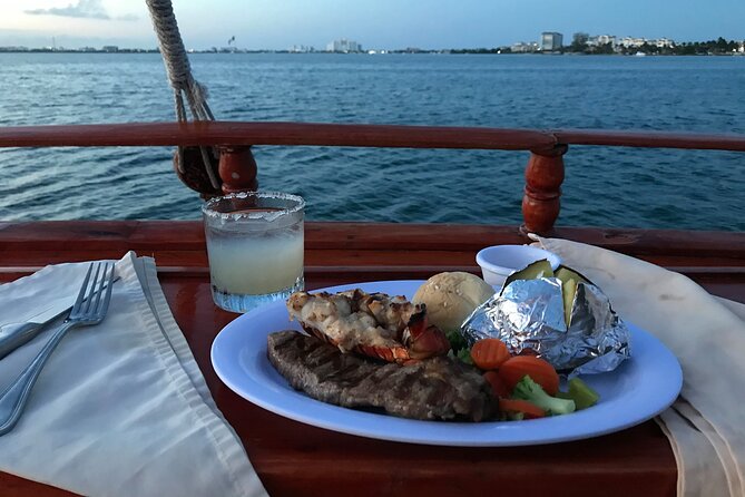 Cancun Lagoon Sunset Sailing Trip aboard classic Galeón with Dinner and Free bar - Who will enjoy this cruise most