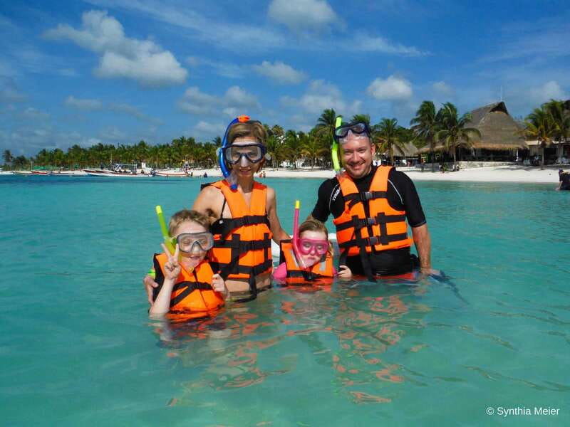 Cancun: Marine Turtle Observation in Akumal - Akumal at 9:00 AM: turtles in a protected bay