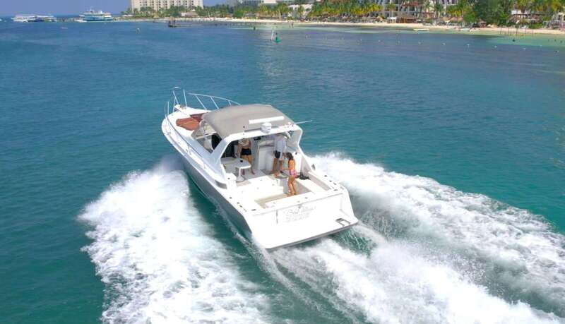 Cancún: Private Yacht Tour - Isla Mujeres and the snorkeling stop