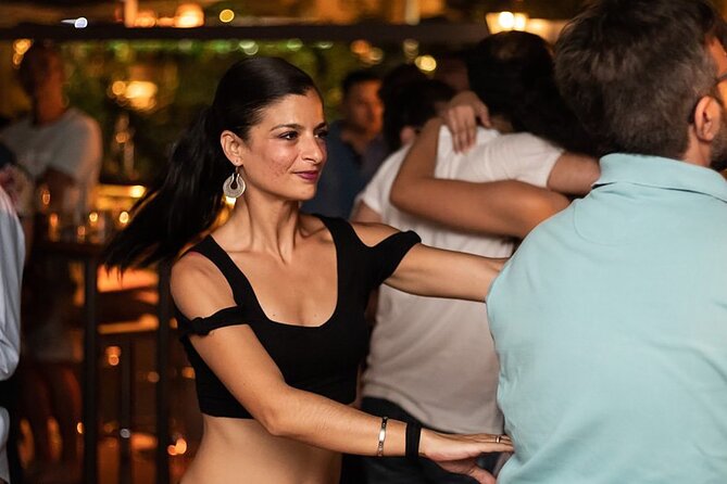 Cancun Salsa Lovers Dance Experience - Meeting your instructor at Plaza Monarca