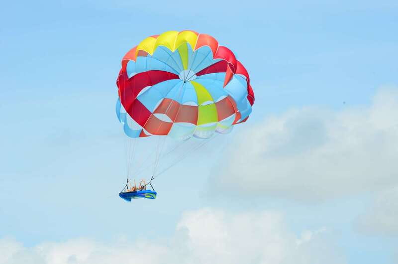 Cancún: Skyrider Parasailing Experience - A short flight with a wide Cancún view