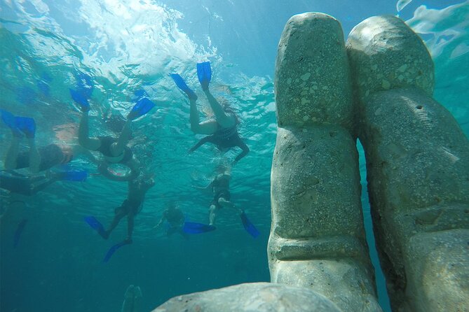Cancun Snorkeling Tour: Swim with Turtles, Reef, Underwater Museum and Shipwreck - Guides and the small-boat atmosphere