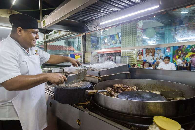 Cancún: Taco & Local Beer Tasting Tour with transportation - Who should book this experience