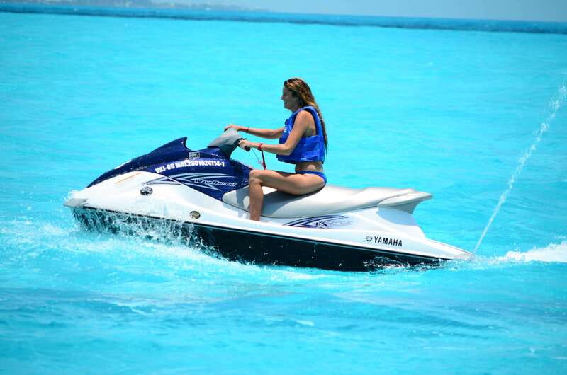 Cancun: Waverunner in Nichupte Lagoon - Taking the controls in Nichupte Lagoon