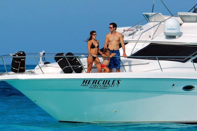 Cancún Yacht Rental SeaRay 46ft 25P13 - Swimming in the Caribbean water