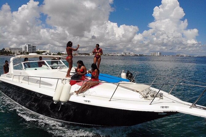 Cancun yachts rental BEATIFUL YACHT 46FT, 15 PAX MAX 25P6 - A private boat instead of a shared Cancun cruise