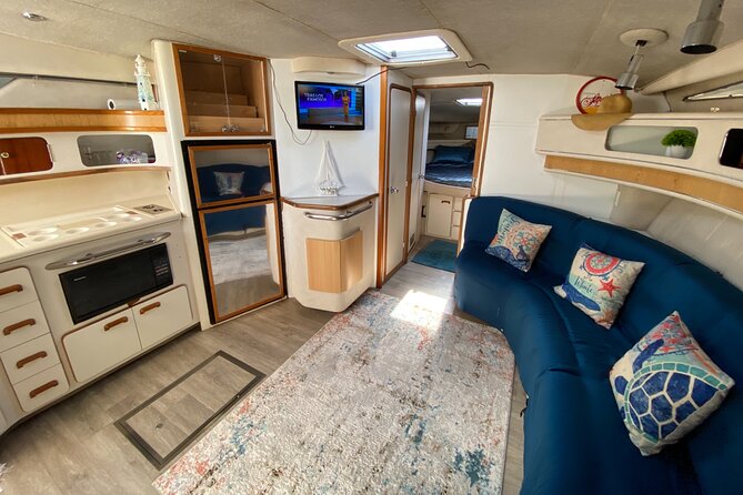 Cancun yachts rental BEATIFUL YACHT 46FT, 15 PAX MAX 25P6 - Cruising Cancun Bay on the short trip
