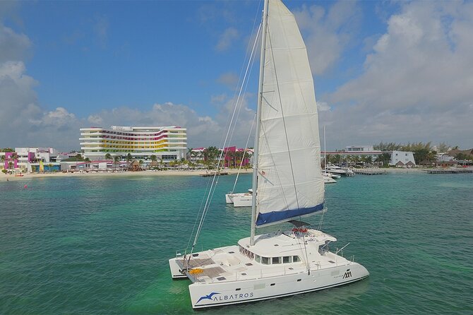 Catamaran Albatros Platinum & Beach club & Open bar & Isla Mujeres - Setting out from Cancun at 10:00 am