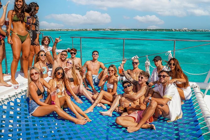 Catamaran Booze Party With Open Bar in Cancun - Who will enjoy this Cancun catamaran party