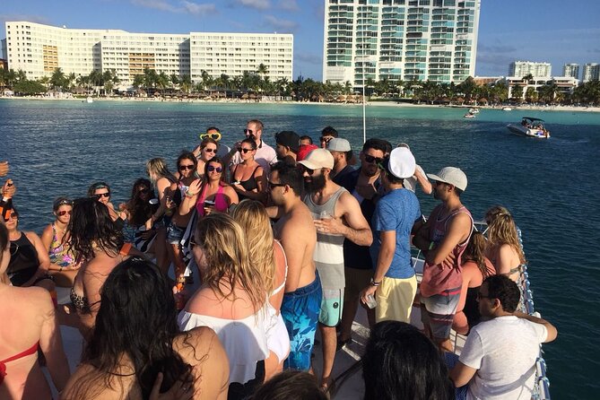 Catamaran Party Boat Cancun - Who should book this party boat
