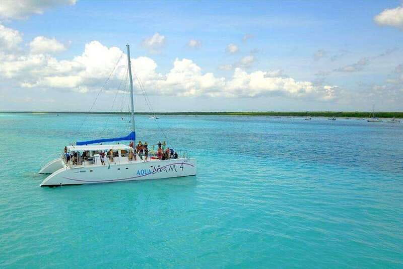 Catamaran party Isla Mujeres with drinks & lunch - Snorkeling in open water