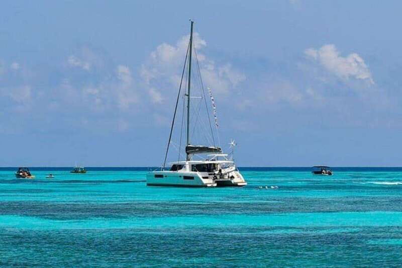 Catamaran party Isla Mujeres with drinks & lunch - The party sail back to the marina
