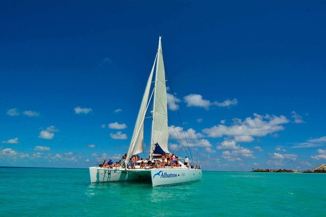 Catamaran Sailing to Isla Mujeres with Snorkeling, Lunch & Open Bar included - Sailing from Cancun toward Isla Mujeres