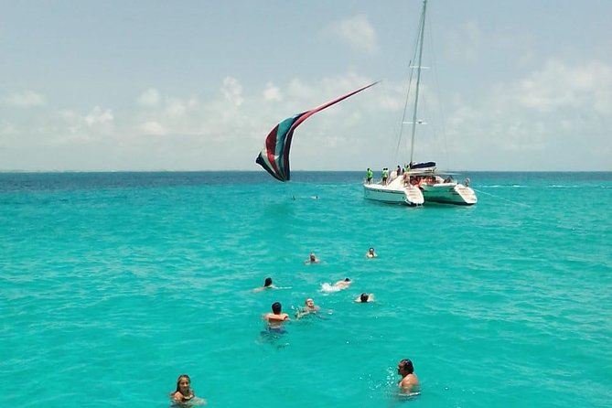 Catamaran to Isla Mujeres, Open bar, buffet, Beach Club Included - What the strongest praise tells you
