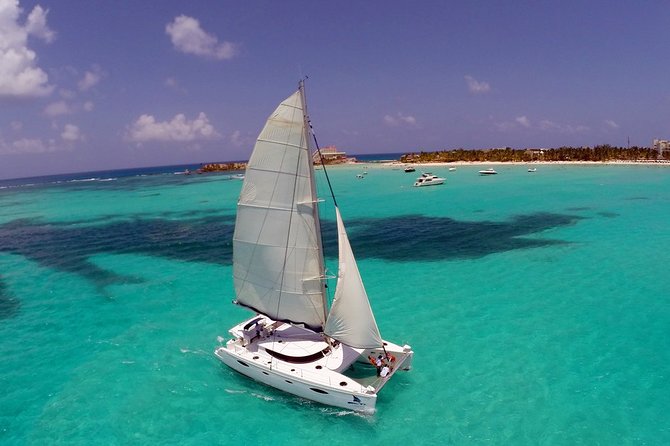 Catamaran Tour from Cancun to Isla Mujeres - Sailing across the Caribbean to Isla Mujeres