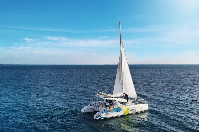 Catamaran Tour to Isla Mujeres Open bar and Lunch - One free hour in the center of Isla Mujeres