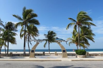 Catamaran Tour to Isla Mujeres, Open bar, Lunch, Snorkeling, Beach Club Included