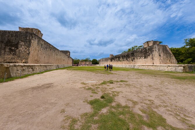 Chichén Itzá Ancestral Tour from Cancún with Cenote - The guides can make or break the day