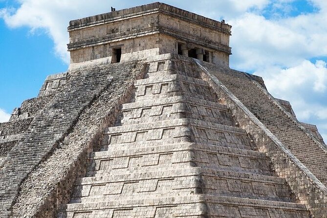 Chichen Itza and Mayan Traditions - Key points at a glance