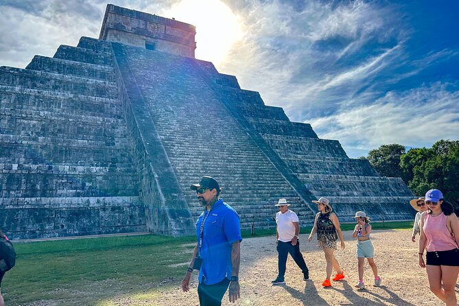Chichen Itza Early Access Private Tour with Buffet Lunch - El Castillo, the ball court, and the main sights