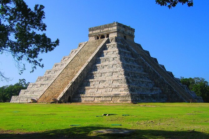 Chichen Itza Exclusive Tour, Cenote, Magical Town & Buffet - Chichen Itza with a guide, then time to wander
