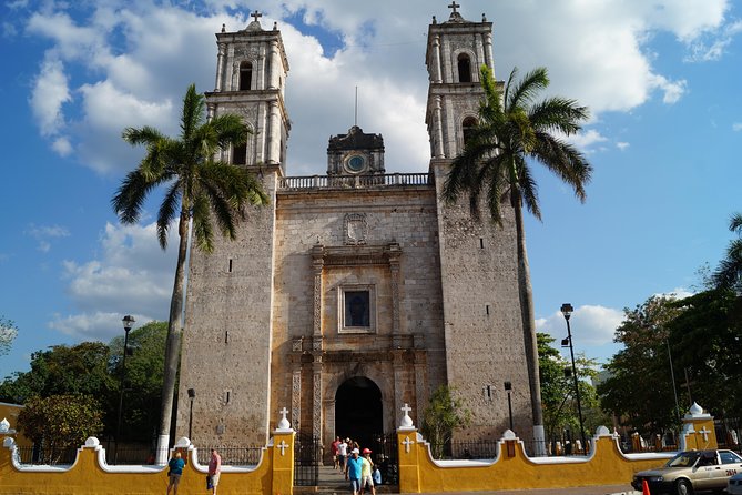 Chichen Itza Gastronomic, Valladolid and Cenote Extremo - What the transport and group size mean