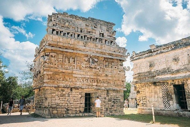 Chichen Itza Tour, Cenote Samula, Valladolid from Cancún - The guide, group size, and pace
